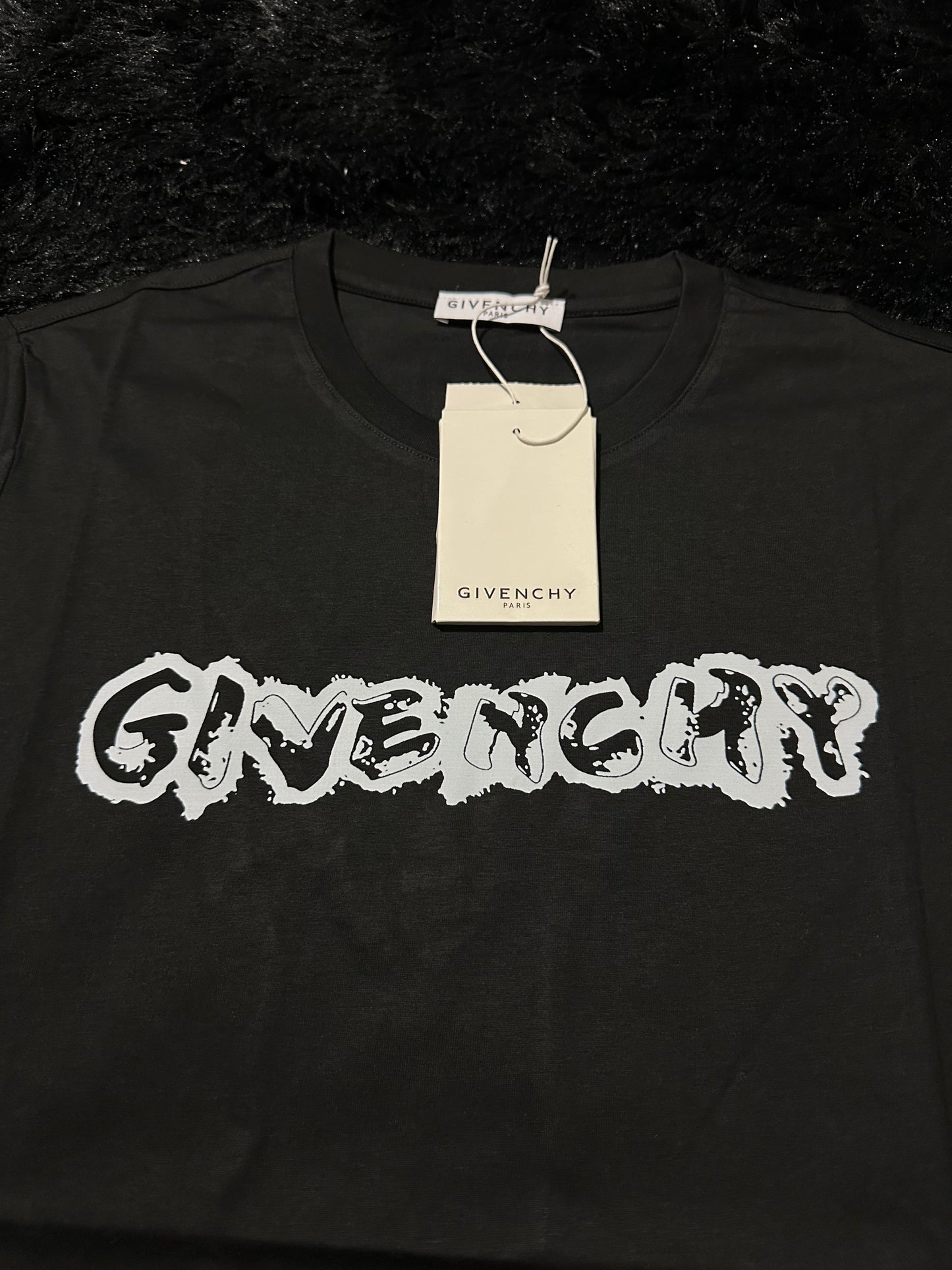 GlVENCHY T