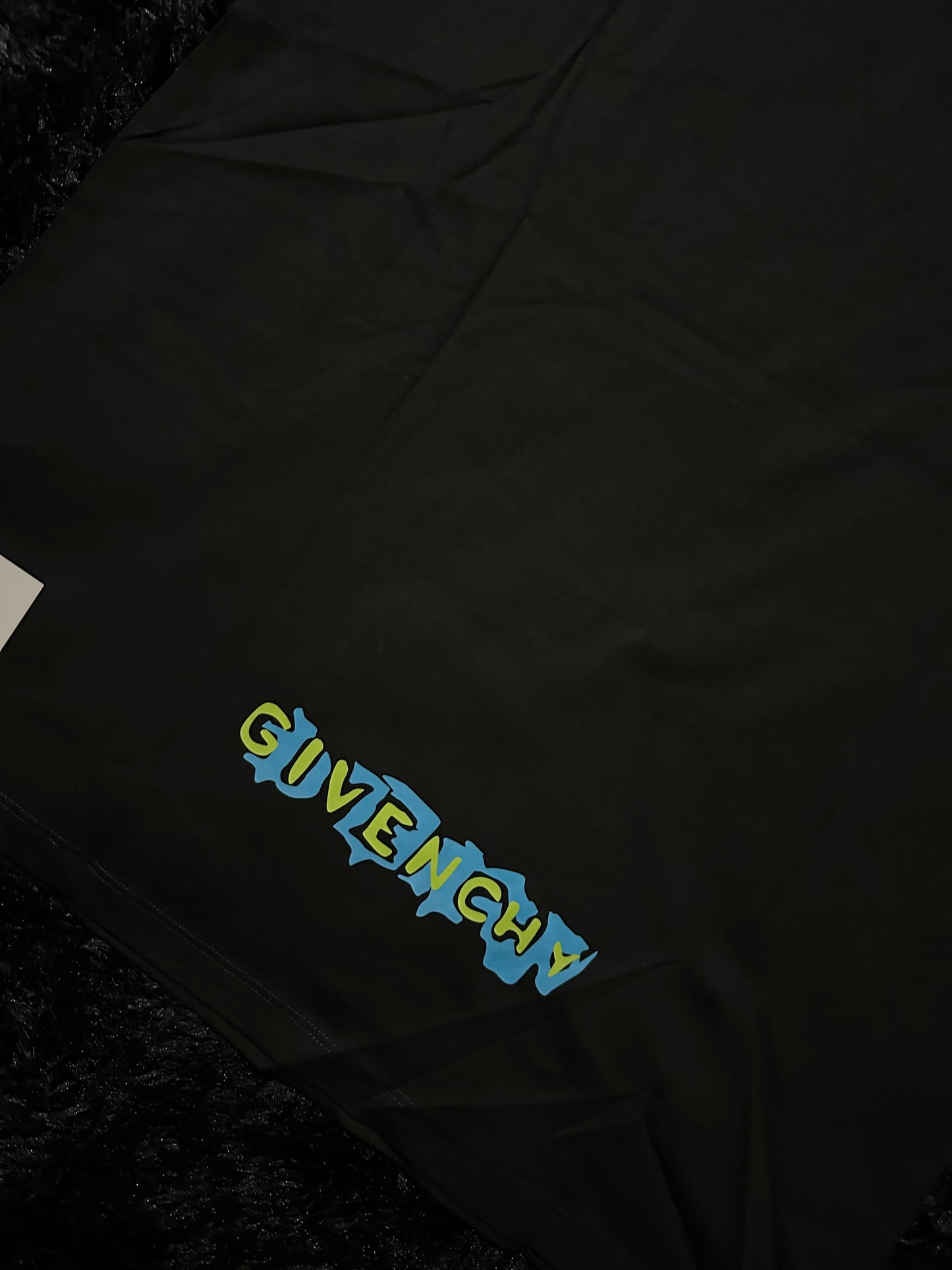GVENCHY T