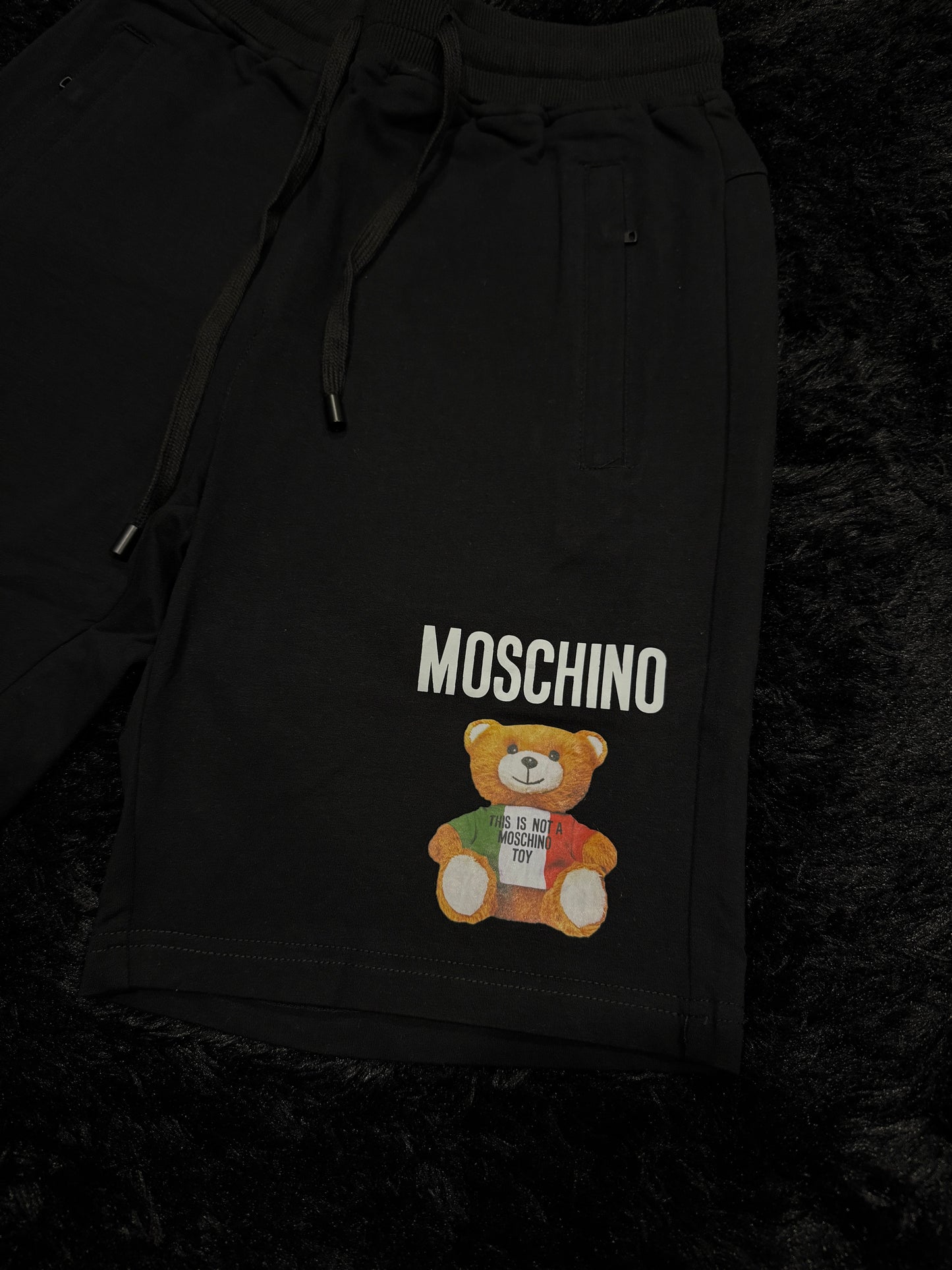 MOSCHlNO SHORTS